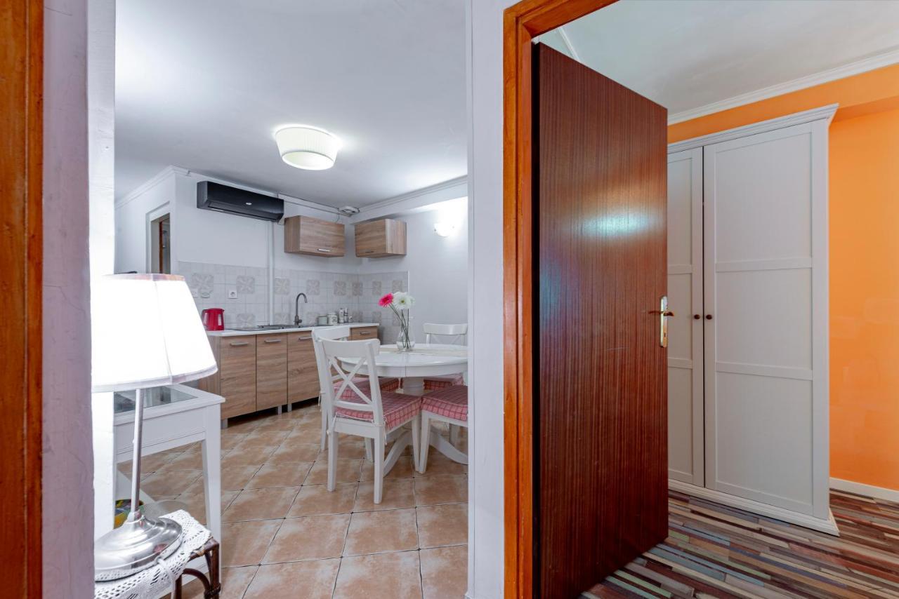 Vera Apartment